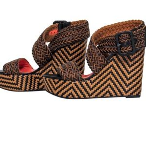 Via Spiga Kagan wedge platforms! Size 7.5. Brown and black checkered!